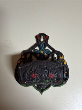 Vintage Wilton painted cast iron match holder